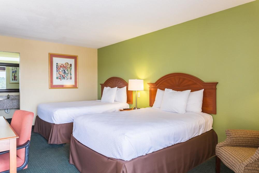 Econo Lodge White Pine Morristown I-81 & I-40 Split Exterior photo