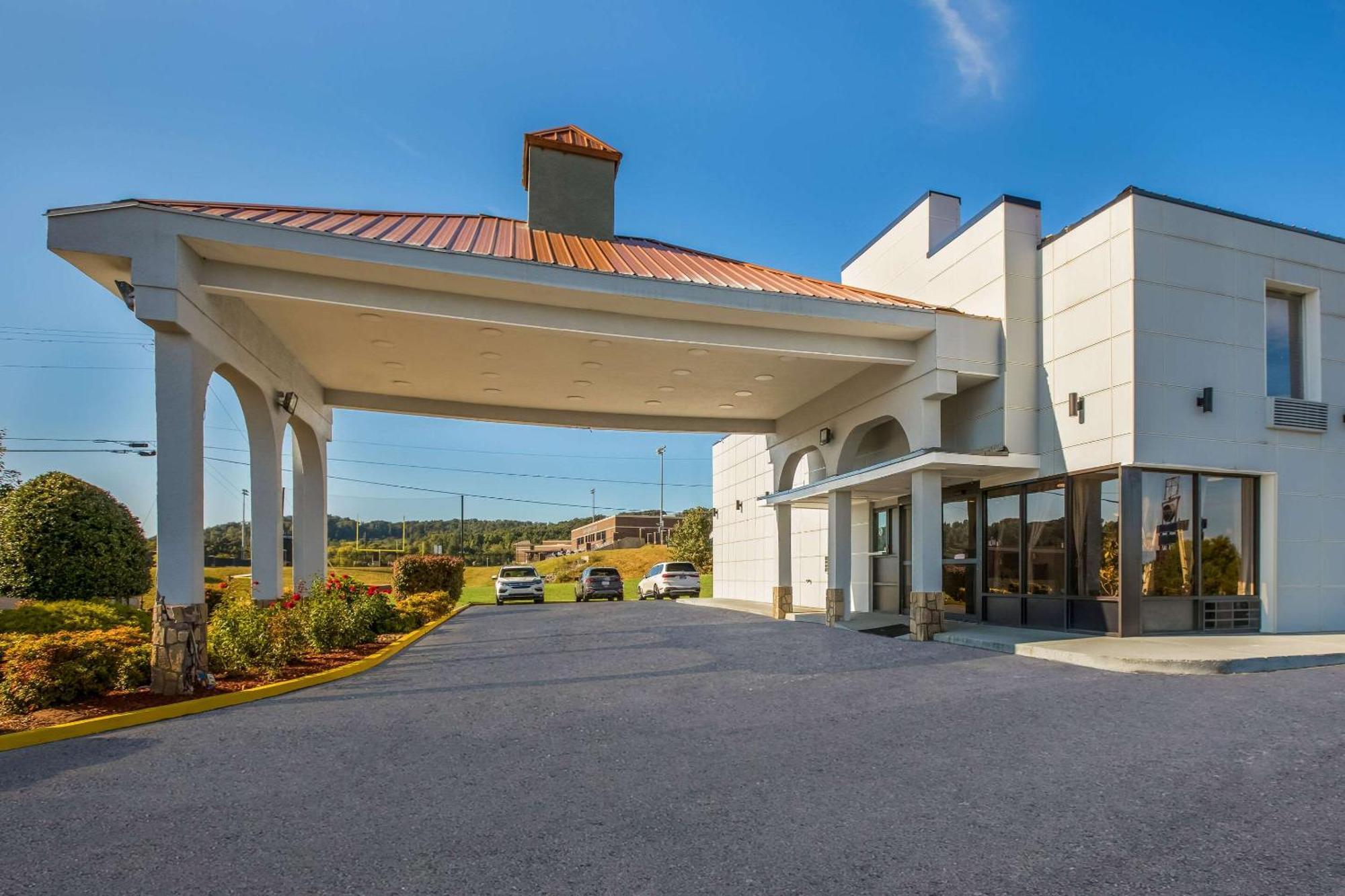 Econo Lodge White Pine Morristown I-81 & I-40 Split Exterior photo